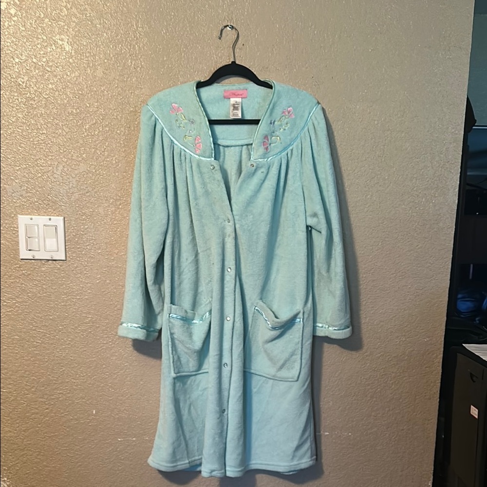 Vintage whispers large house coat robe Aqua Floral Embroidered Robe